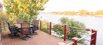 The Lakeside Retreat