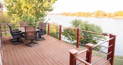 The Lakeside Retreat