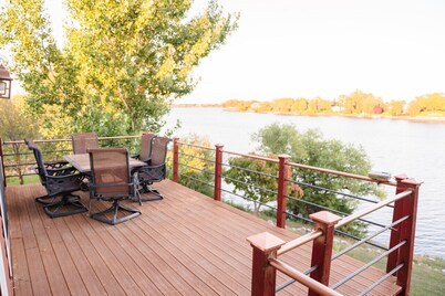 The Lakeside Retreat