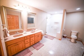 Hair dryer, towels - The Lakeside Retreat (Aberdeen)