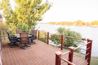 The Lakeside Retreat