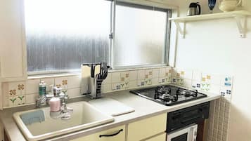 Fridge, microwave, stovetop, cookware/dishes/utensils