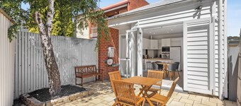 City Fringe 2 Bedroom House with Free Parking