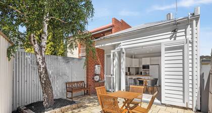 City Fringe 2 Bedroom House with Free Parking