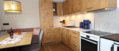 Fridge, oven, stovetop, dishwasher