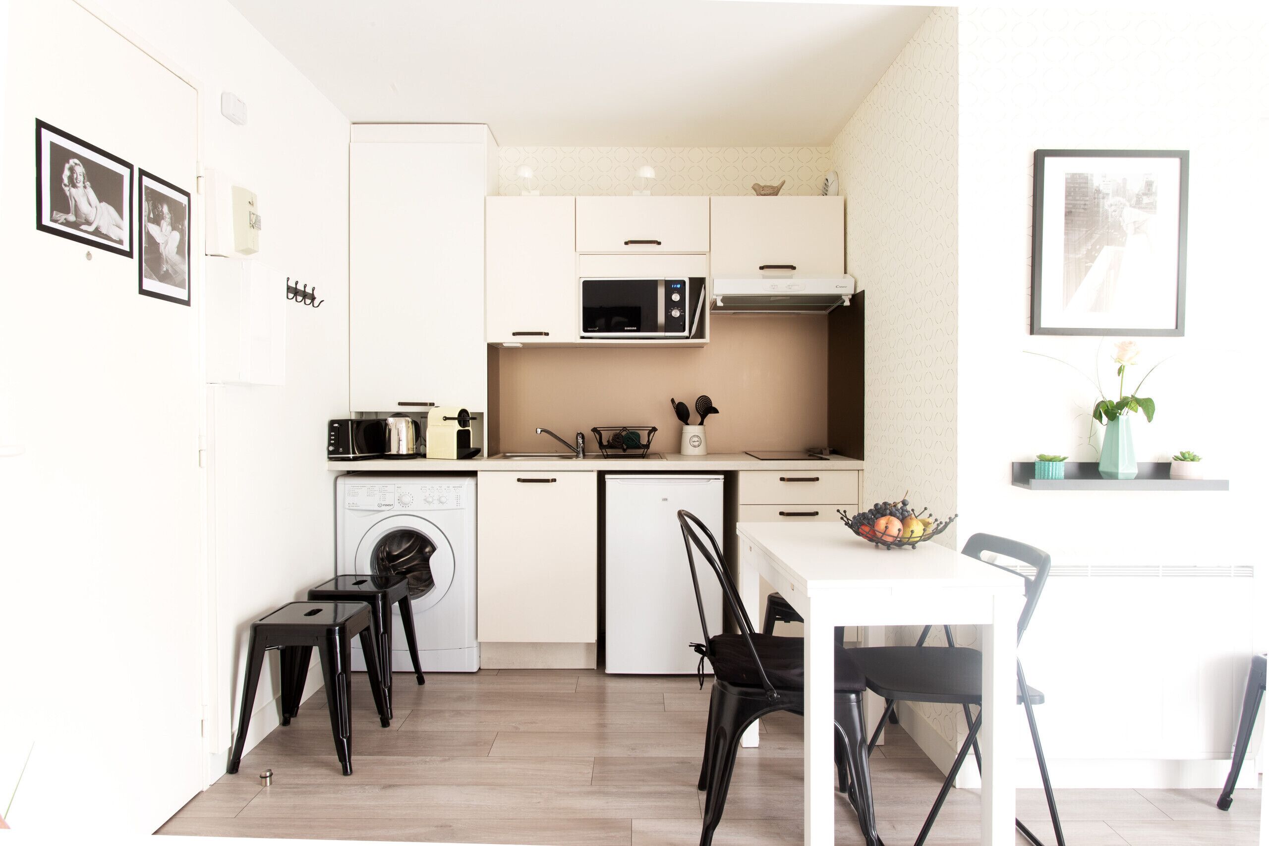 Fridge, microwave, oven, coffee/tea maker