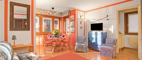 Perhehuoneisto, 2 makuuhuonetta (Appartamento Fraiteve Ski In Ski Out) | Oleskelualue | Taulutelevisio