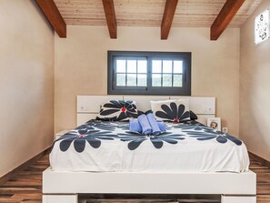 4 Schlafzimmer, Schreibtisch, Bügeleisen/Bügelbrett, WLAN