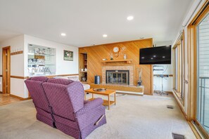 TV, fireplace - 1 Mi to Wintergreen Resort: Mtn-View Condo! (Wintergreen Resort)