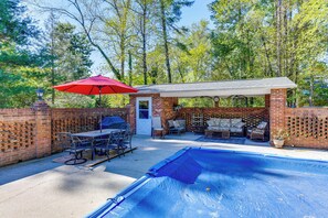 Outdoor dining - 1 Mi to Dtwn: Home w/ Fire Pit & Deck in Hudson! (Hudson)