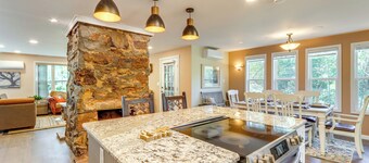 Historic Dahlonega Home w/ Hot Tub & Porch!