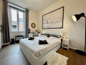 1 Schlafzimmer, Schreibtisch, Bügeleisen/Bügelbrett, Reisekinderbett