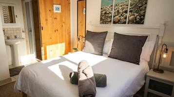 1 bedroom, internet, bed sheets
