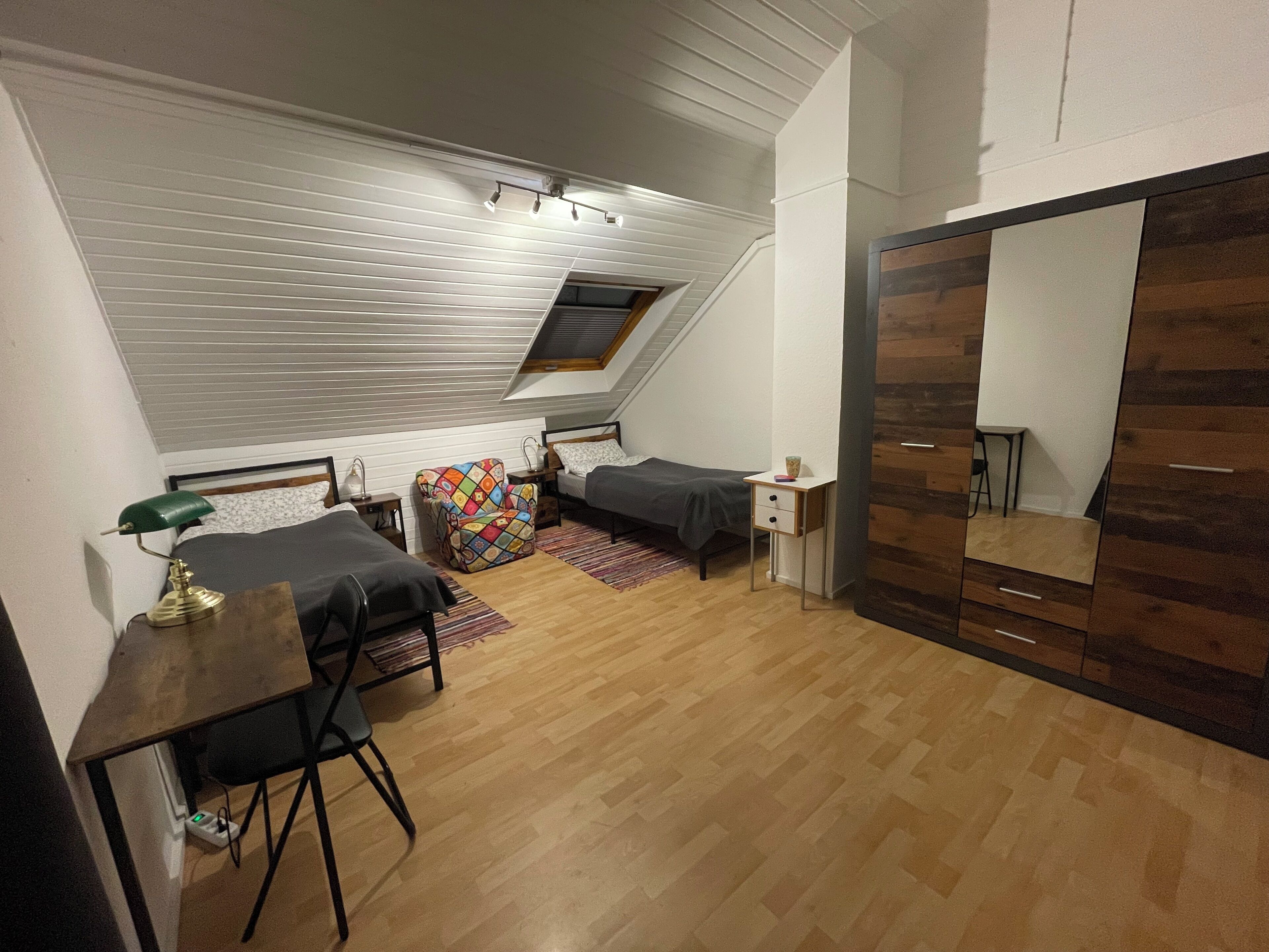 2 habitaciones, tabla de planchar con plancha, cuna de viaje y wifi 