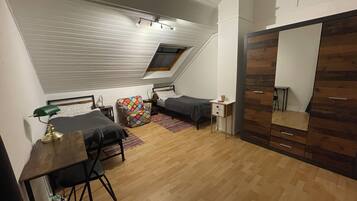 2 soverom, strykejern/-brett, reiseseng for barn og wi-fi