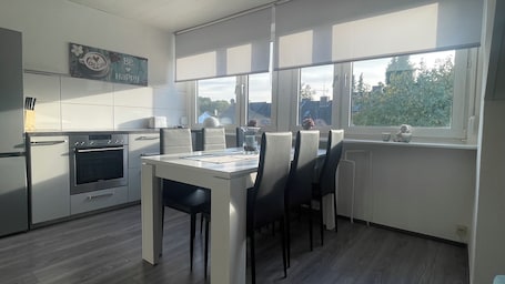 Fridge, oven, stovetop, dishwasher. Stylish apartment in the middle of the Ruhr area