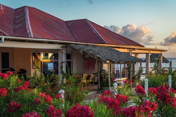 Exterior - Coral Cliff Villas (Makunduchi)