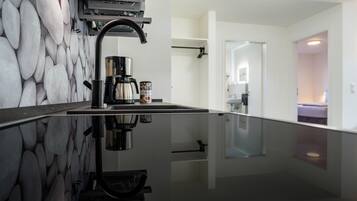 Kühlschrank, Mikrowelle, Ofen, Herdplatte