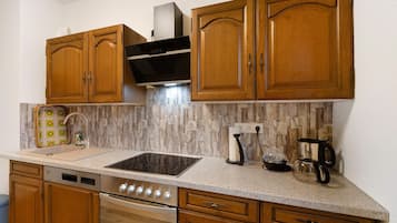 Réfrigérateur, four, plaque de cuisson, lave-vaisselle