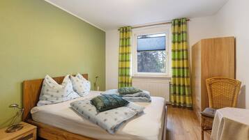 2 slaapkamers, een strijkplank/strijkijzer, gratis wifi, beddengoed