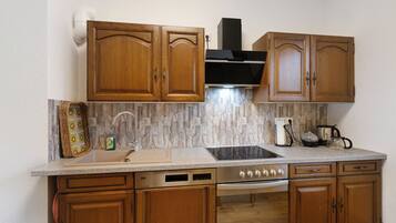 Kühlschrank, Ofen, Herdplatte, Geschirrspüler