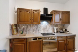 Kühlschrank, Ofen, Herdplatte, Geschirrspüler