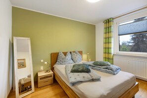 2 bedrooms, iron/ironing board, free WiFi, bed sheets