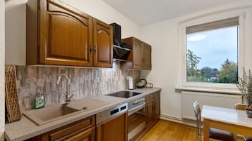 Réfrigérateur, four, plaque de cuisson, lave-vaisselle