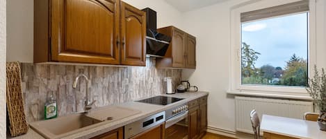 雪櫃、焗爐、爐具、洗碗機