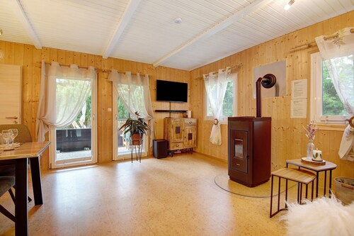 Ferienhaus 'Sonnenpark 44' mit Seeblick, privater Terrasse und Wi-Fi