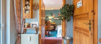 Apartment 'Pension Schlachter's Hius' with Private Terrace and Wi-Fi