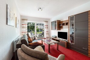 TV, tavolo da ping pong