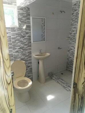 Classic-Haus, Poolseite | Badezimmer