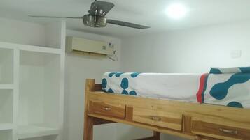 Classic House, Poolside | 3 bedrooms, free WiFi, bed sheets