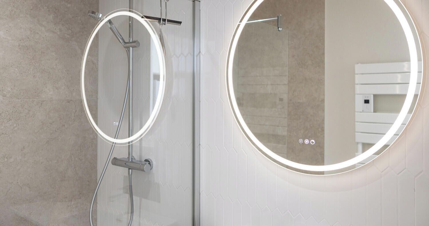 Douche, sèche-cheveux
