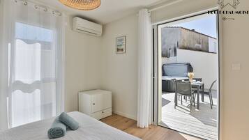 2 bedrooms, iron/ironing board, free WiFi