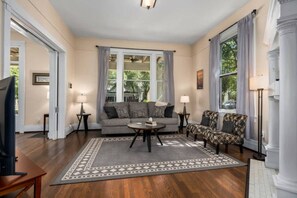 TV, offices - Historic Birmingham Home: Family-Friendly & Spacio (Birmingham)