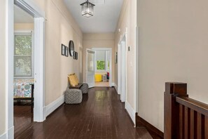 4 soveværelser, skrivebord, strygejern/strygebræt, weekendseng