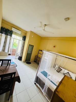 Comfort Triple Room - New golden bay resort Weligama (Weligama)