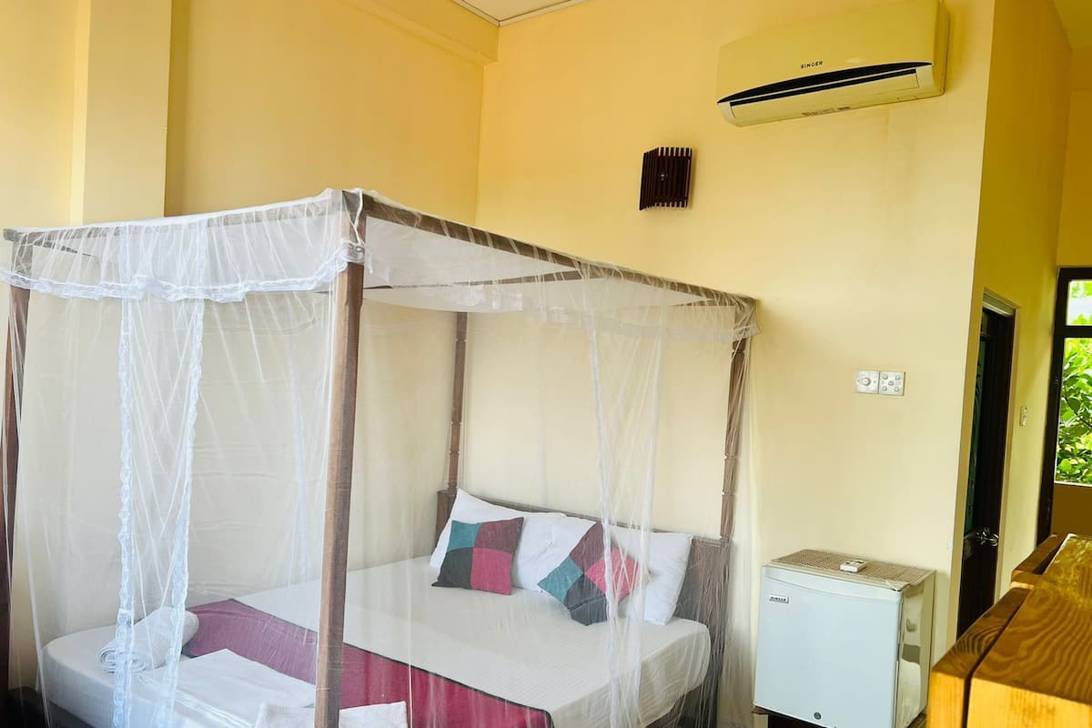 Standard Double Room, 1 Queen Bed, Balcony, Garden Area | 1 bedroom, individually furnished, desk, laptop workspace