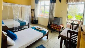 Deluxe Triple Room, Balcony, Beach View | Dilengkapkan perabot secara berasingan, meja, ruang kerja komputer riba