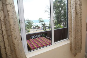 Deluxe Triple Room, Balcony, Beach View | Living area