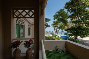 1 bedroom - Rustic Palm 1BR w Beach Access (Dubai)