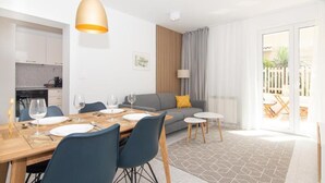 Leilighet – superior, 1 soverom, bakgårdsutsikt | Spiseområde på rommet