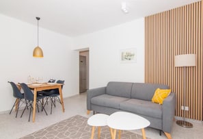 Superior Apartment, 1 Bedroom, Courtyard View | Living area