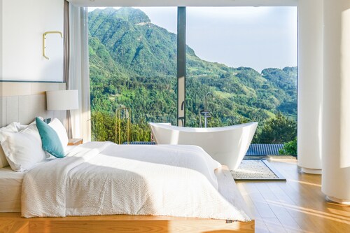 XMAN Sunrise Peaks Resort--Sky Mirror Infinity Pool