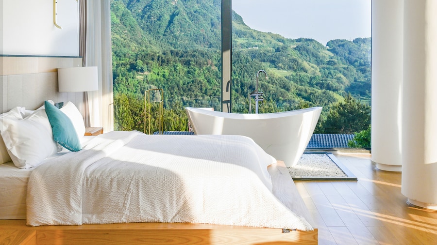 XMAN Sunrise Peaks Resort--Sky Mirror Infinity Pool