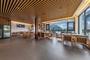 Restaurant - XMAN Sunrise Peaks Resort--Sky Mirror Infinity Pool (Zhangjiajie)