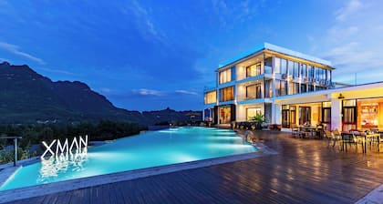XMAN Sunrise Peaks Resort--Sky Mirror Infinity Pool
