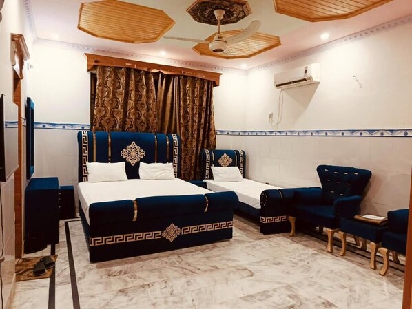 Laptop workspace, iron/ironing board, free WiFi